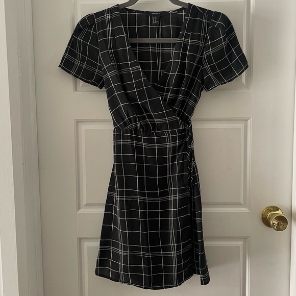 Forever 21 Checkered Wrap Dress Size S - Picture 1 of 4